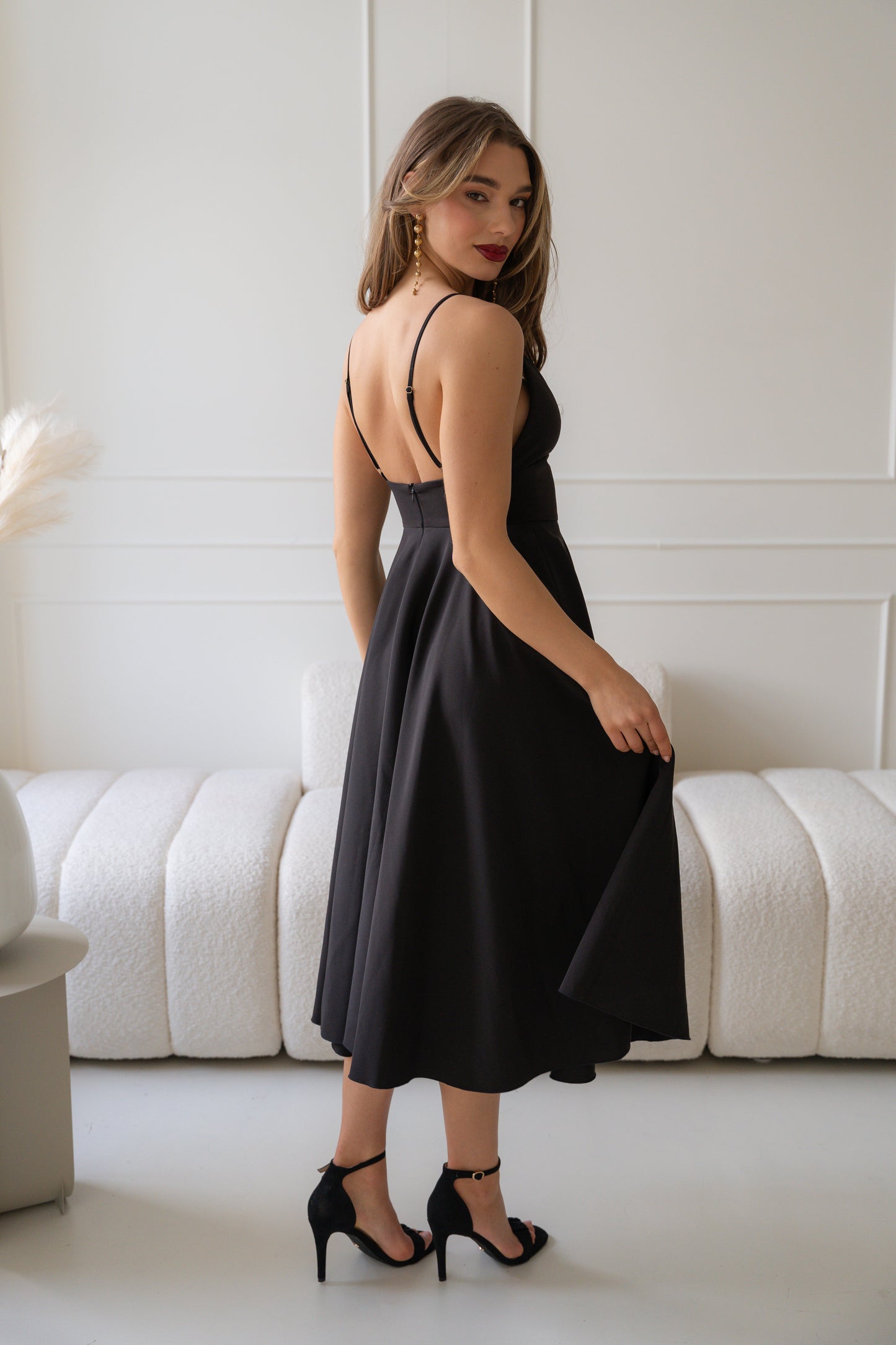 Jolien - Black spaghetti strap midi dress